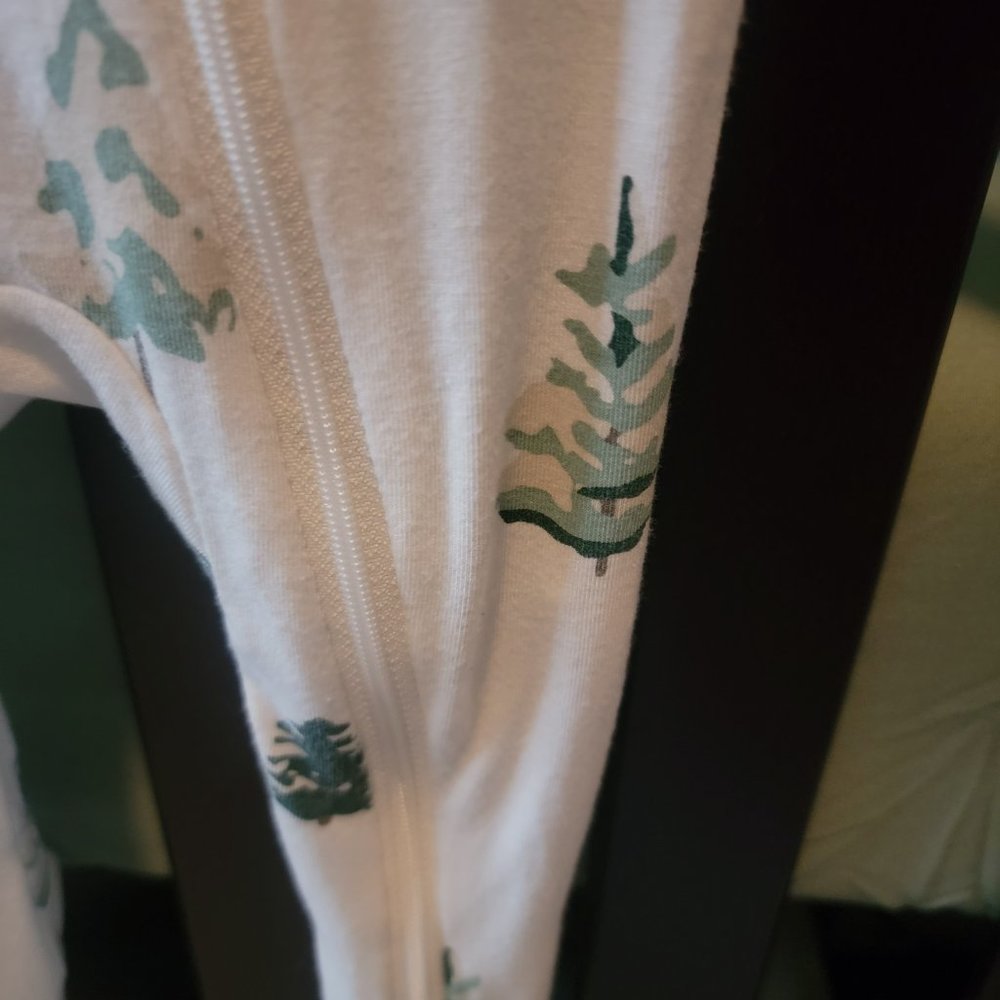 Newborn Kyte Green Tree zipped footie - Picture 4 of 4